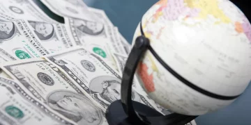 Correlation Shifts: When Does Bitcoin Lead and When Do Altcoins Shine?