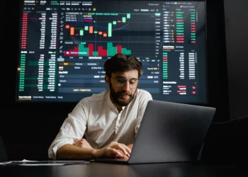 Do Sanctions Reshape Crypto’s Top Performers? How Restrictions Redirect Billion-Dollar Flows